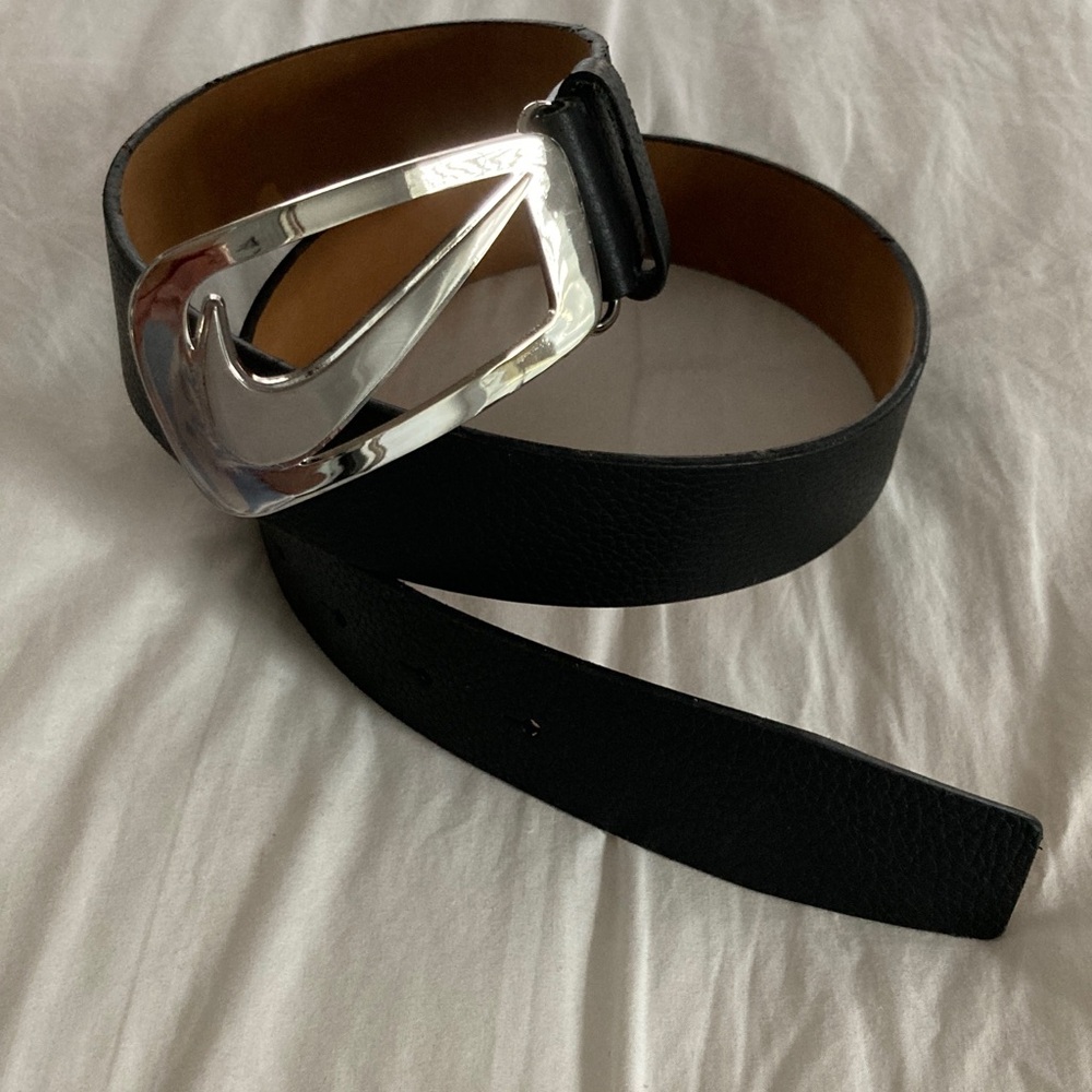 🆕 “Nike” Logo “Special Edition” Genuine Leather Belt with Shiny Silver Buckle!